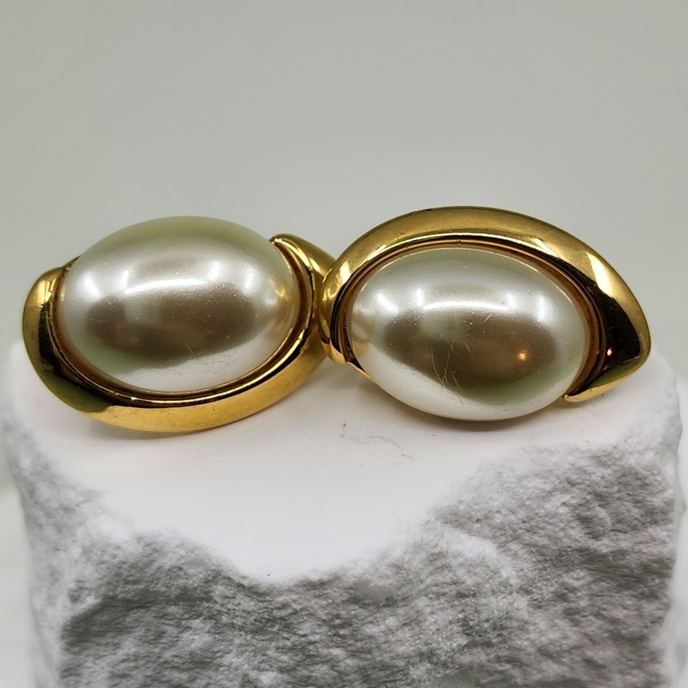 Napier Vintage Faux Pearl Gold Tone Clip On Earrings Oval Screw Back Classic